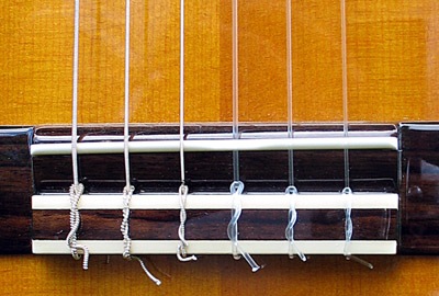 Senar gitar dan tali pancing adalah contoh jenis bahan atau tali